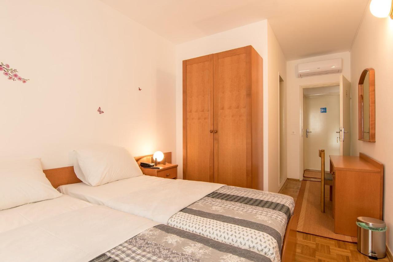 Hotel Barba Starigrad Paklenica Exterior foto
